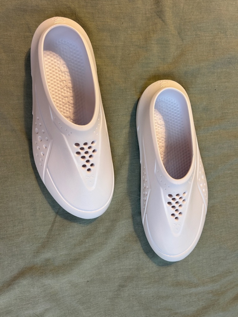 Under Armour Curry White Slip-On Water-Friendly Shoes - Picture 3 of 6